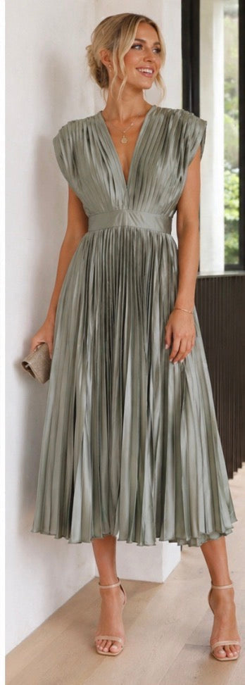 EDITH | TIMELESS PLEATED MIDI DRESS FOR WOMEN